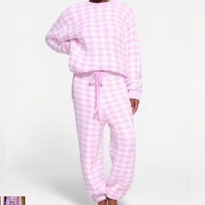 Skims cozy two piece fleece hoodie and joggers, pink/white, S/M